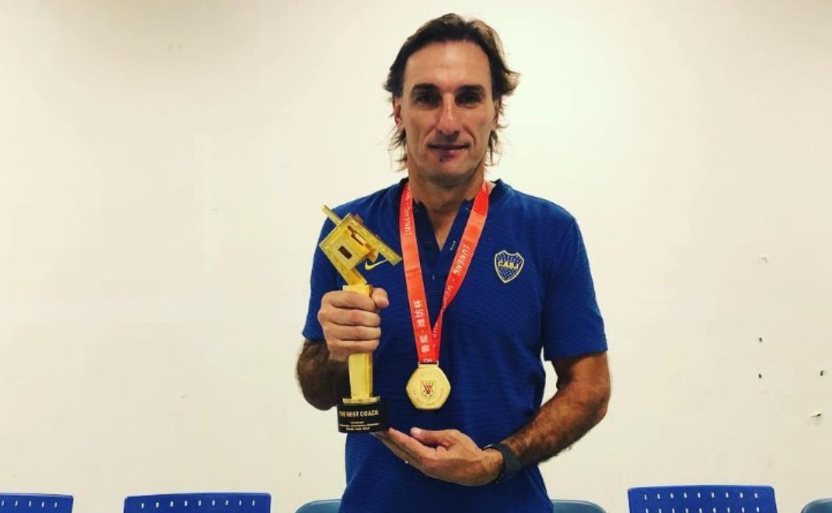 Schiavi elige a Tevez sobre Palermo en su once ideal y anuncia candidatura