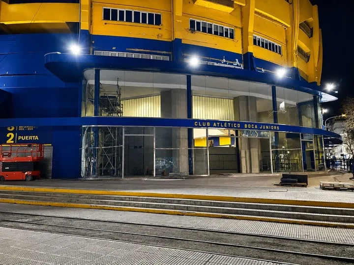 La fachada de vidrio ya se encuentra instalada. (Foto: Diario Olé)