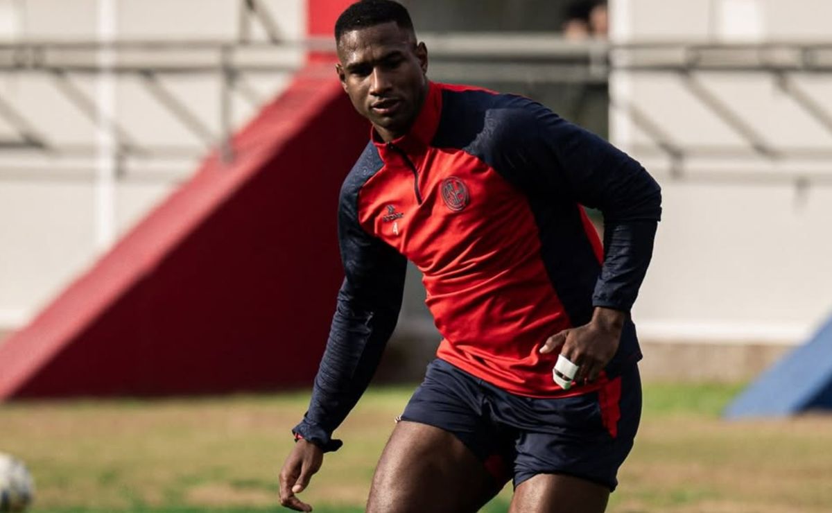 Boca le ofrece 3 millones de dólares a San Lorenzo por Romaña