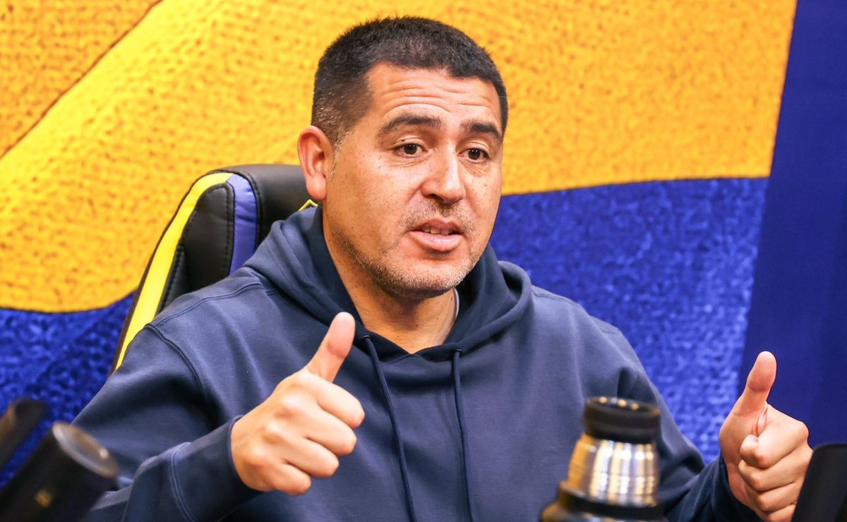Riquelme apunta a Lomónaco: Boca busca refuerzo en defensa tras caída de Romaña