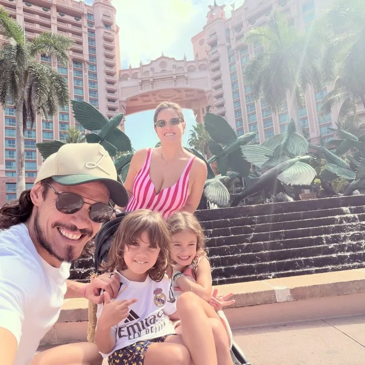 Cavani, de vacaciones tras su salida de Boca. (Instagram)