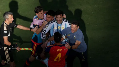 El tenso momento que protagonizó Paredes con Eric García.