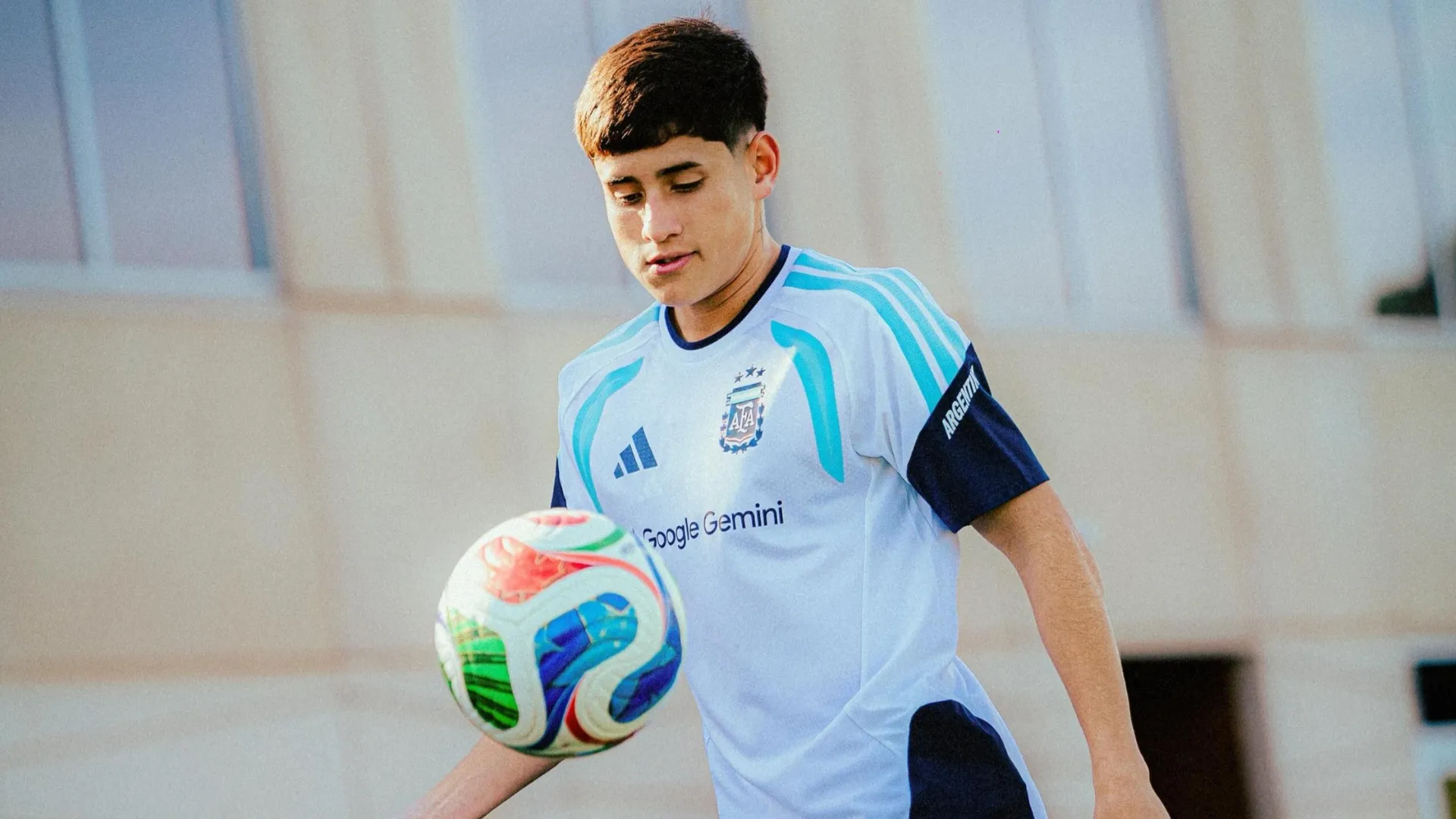 Aranda dejó muy buenas impresiones en la Selección mayor. (Instagram)
