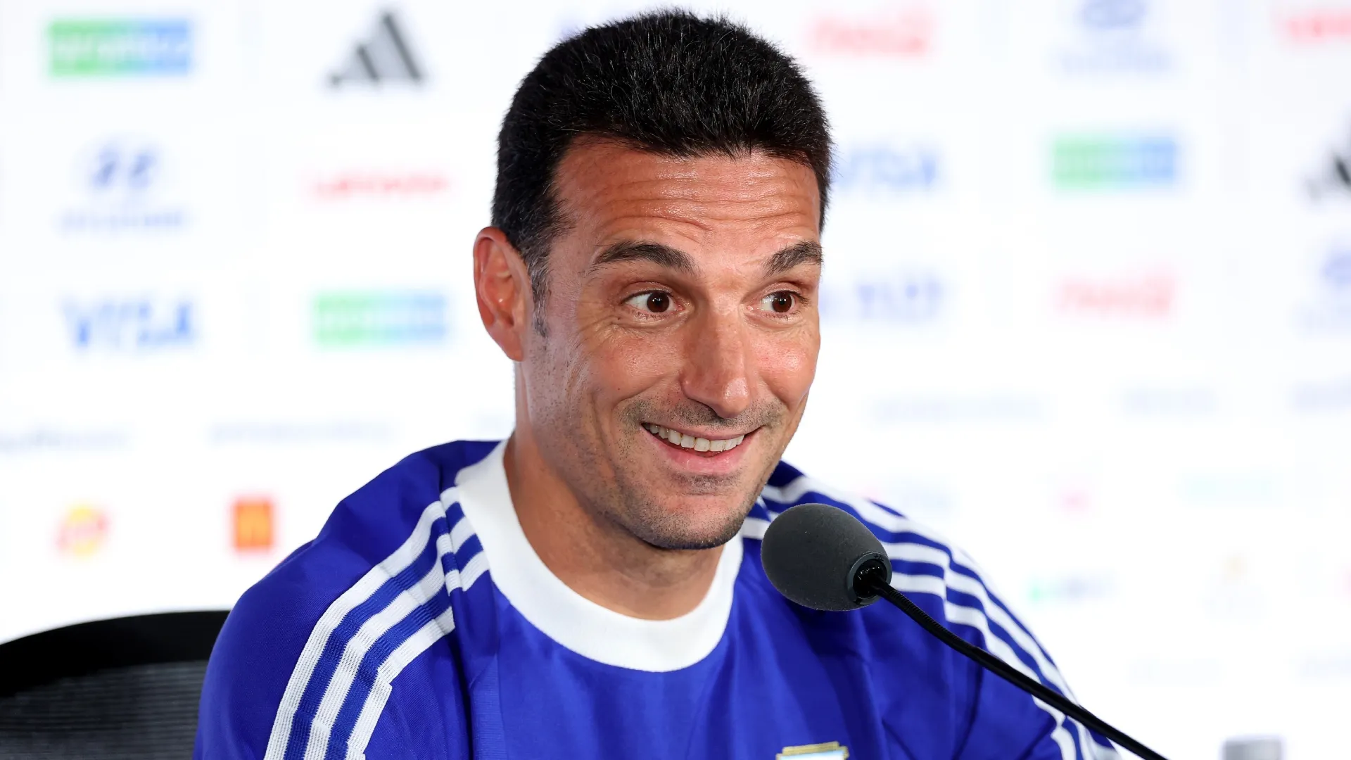 Scaloni debe decidir si continúa o no como DT de la Selección Argentina.