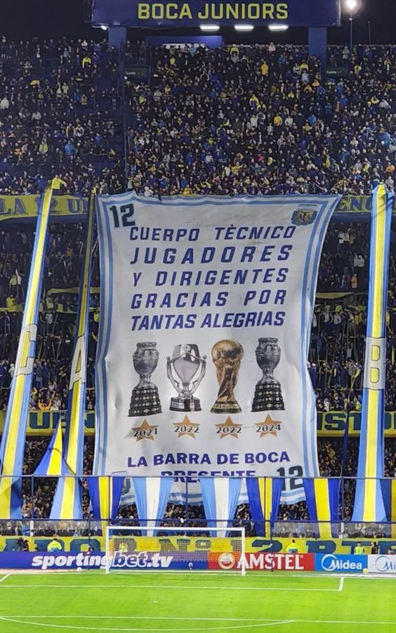 El trapo de la 12 dedicado a la Selección luego de la Copa del Mundo.