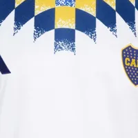 Ya se vende en el exterior: la nueva línea retro de ropa de Boca