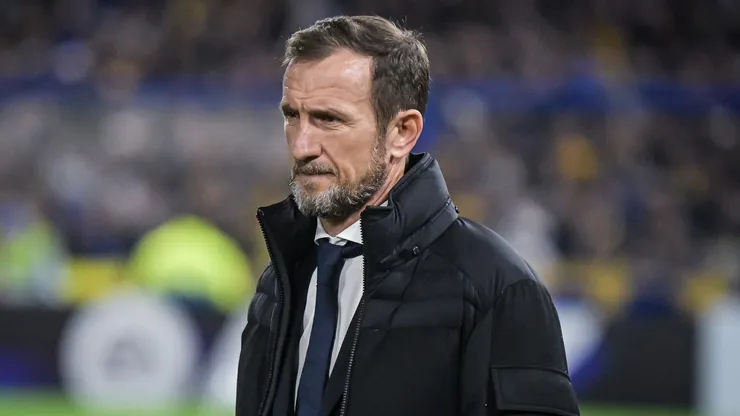 Arruabarrena eligió el equipo titular de Boca para enfrentar a Vélez.