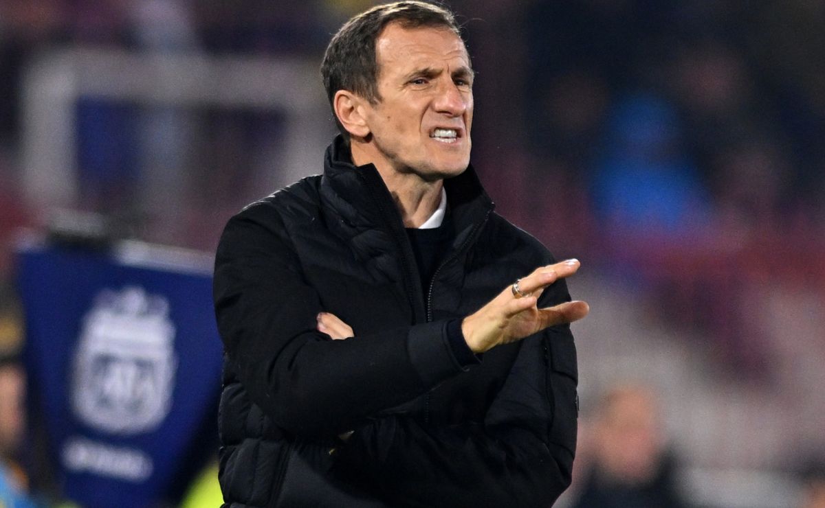 Arruabarrena respalda a Montero y explica las decisiones tácticas tras el empate con Vélez