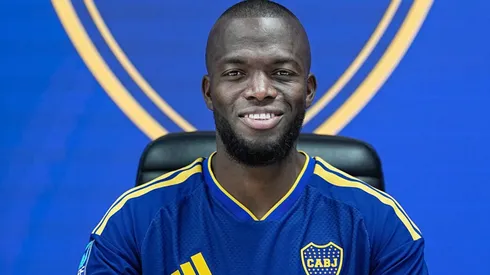 Valencia firmó contrato en Boca hasta fines de 2027.
