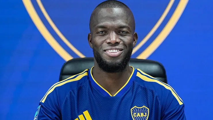 Valencia firmó contrato en Boca hasta fines de 2027.