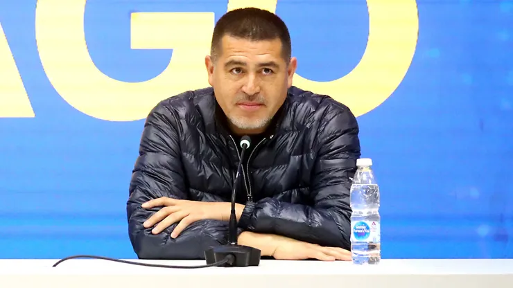 Riquelme busca cerrar varias salidas en Boca.