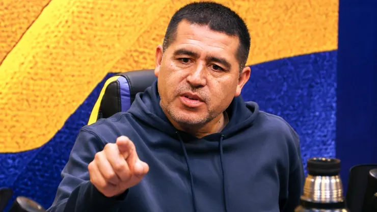Riquelme respaldó a un jugador que no tiene el aval de los hinchas de Boca.